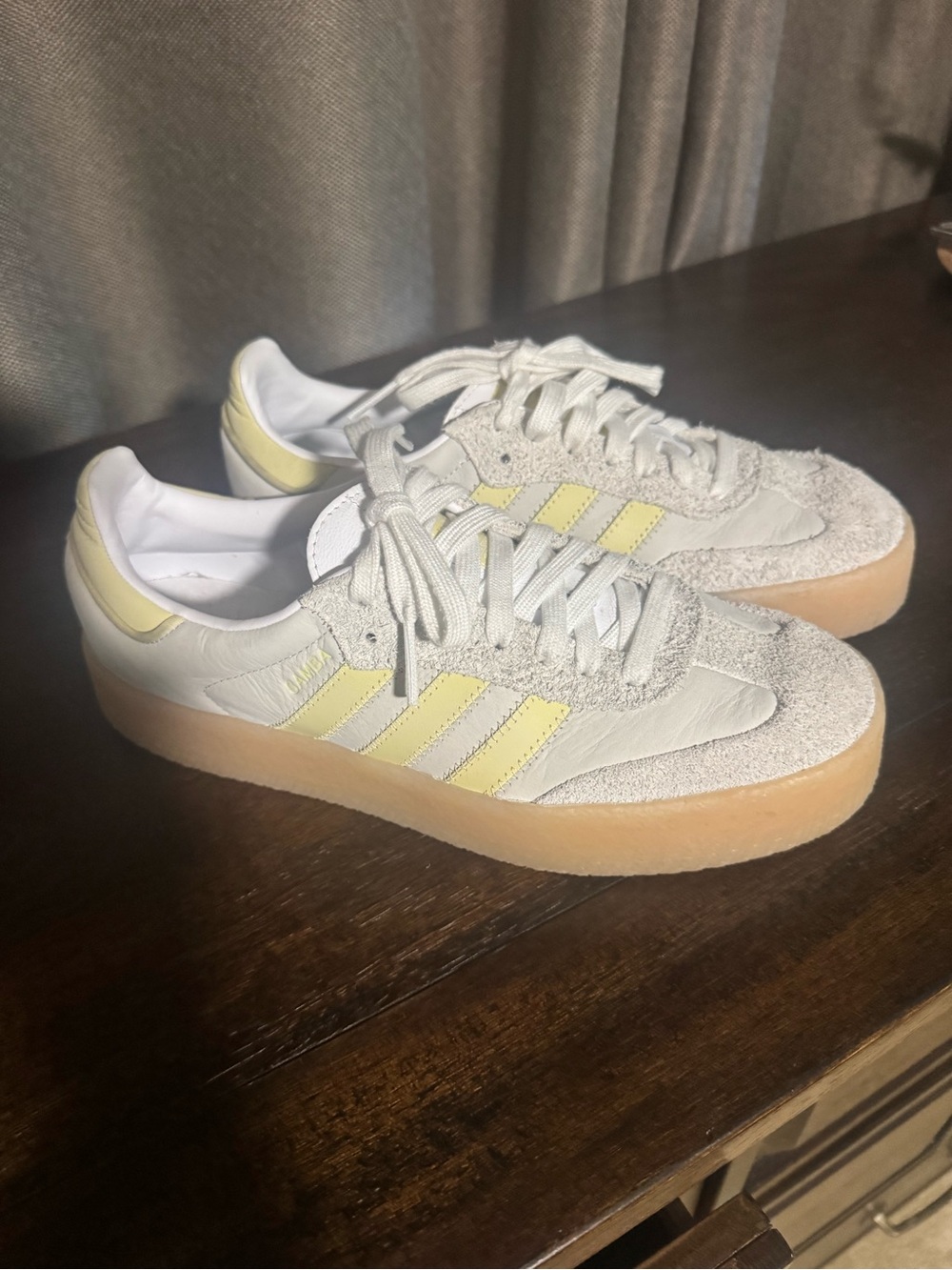 adidas Men’s Cream Leather & Pale Yellow Gum-Soled Sneakers
